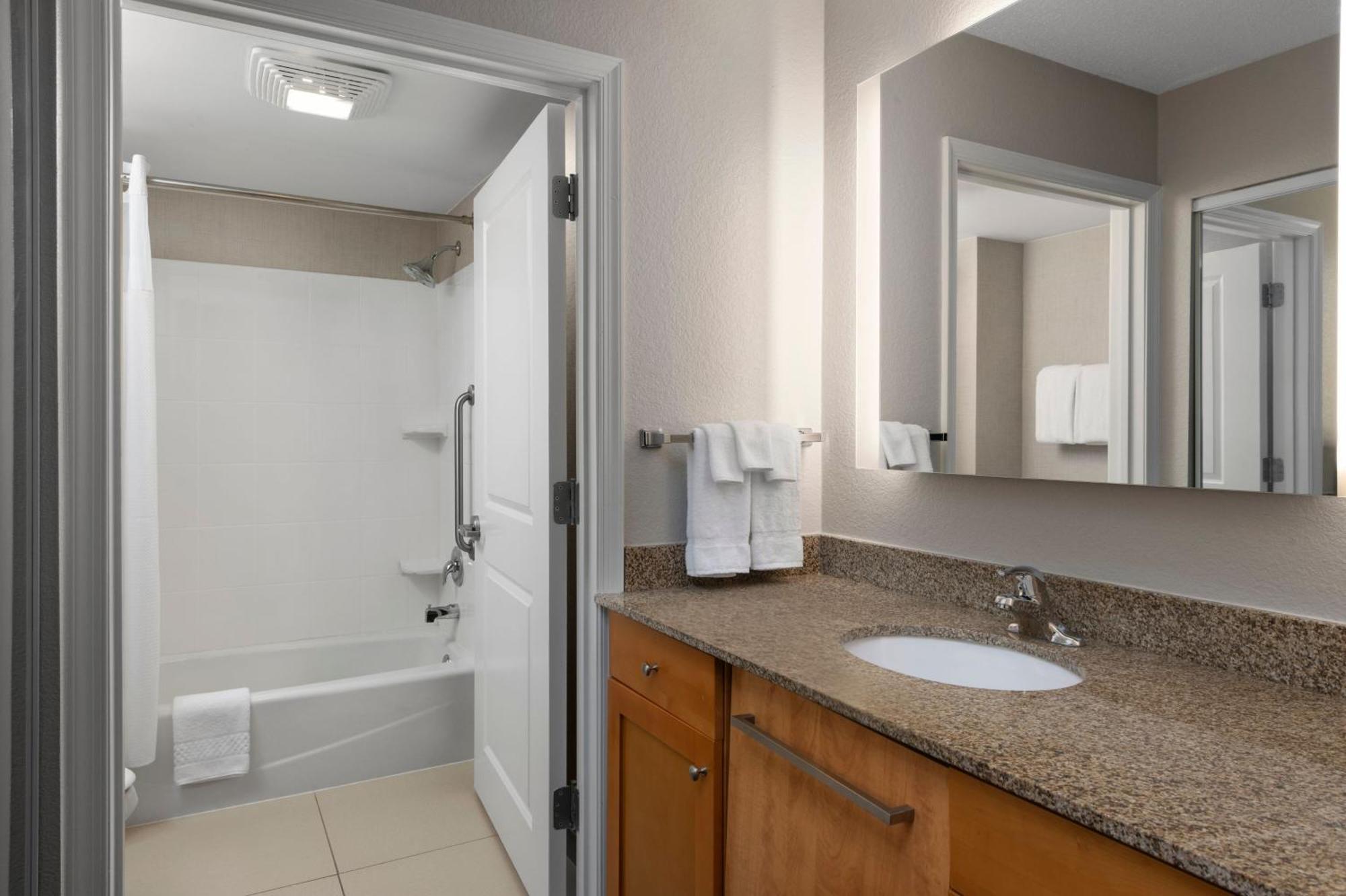 Residence Inn Mt. Laurel At Bishop'S Gate Маунт Лорел Екстериор снимка