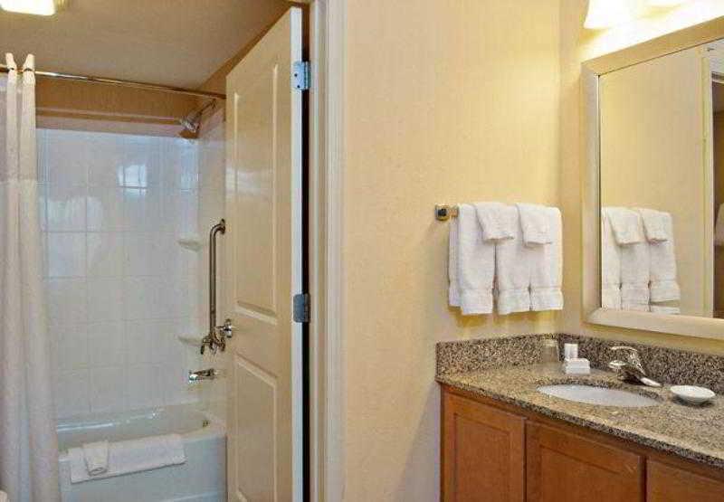 Residence Inn Mt. Laurel At Bishop'S Gate Маунт Лорел Екстериор снимка
